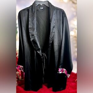 Fredericks of Hollywood super sexy satin robe size L/XL